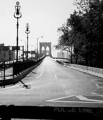 Photo: Brooklyn Bridge devoid of traffic